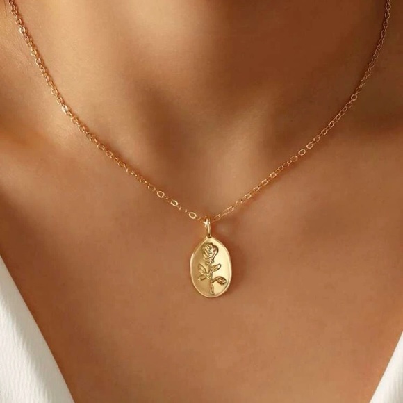 non Jewelry - Engraved Flower Pendant Necklace